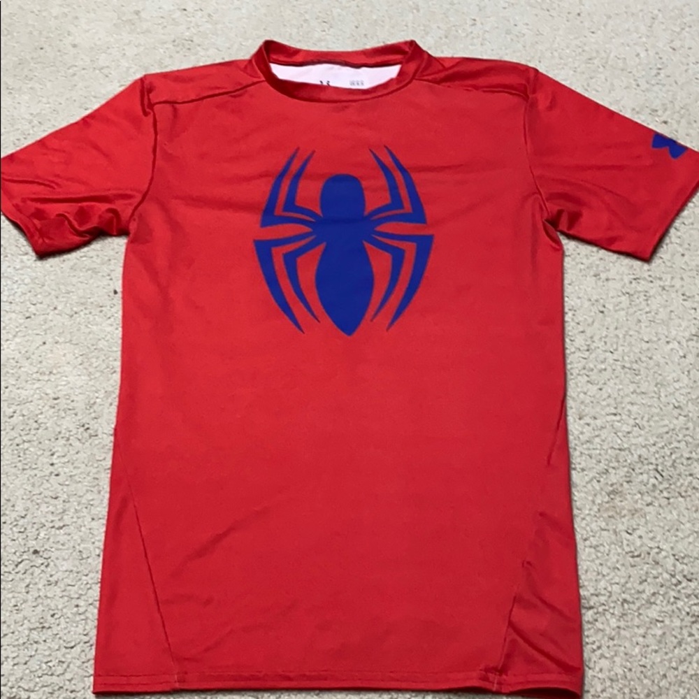 Under Armour compression shirt kids size L in EUC